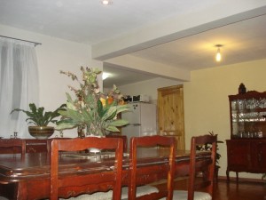 Alberto Perez Morales Anuncios de Propiedades en La Cisterna |  La Cisterna Vendo Amplia Casa Esquina, Salas Ines Rivas, Cerca del Metro, Bancos, Supermercados, Colegios, Municipalidad...