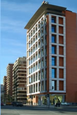  Anuncios de Propiedades en Las Condes |  NUEVOS ESTACIONAMIENTOS P&Uacute;BLICOS EN SECTOR PLAZA PER&Uacute; (EL GOLF), HOTEL HOLIDAY INN EXPRESS ABRI&Oacute; SUS ESTACIONAMIENTOS AL P&Uacute;BLICO