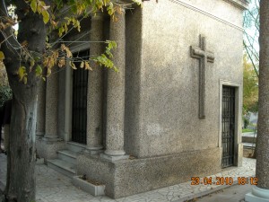 Alfredo Le&oacute;n Anuncios de Propiedades en Santiago |  MAUSOLEO SIN DA&Ntilde;OS Cementerio General.Stgo., Oportunidad para Instituciones o Particular.