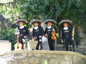 Mariachi Chile Mexico Anuncios de Propiedades en Recoleta |  Este 8 de mayo haz un regalo inolvidable 02-7279788, Mariachis, Charros, serenatas, rancheras... a domicilio..!!