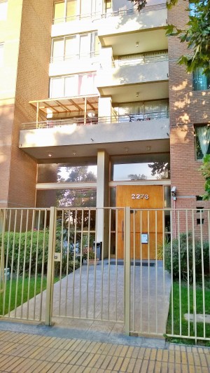 Marco Bizama F. Anuncios de Propiedades en Santiago |  Se arrienda espectacular departamento, en macul con rodrigo de araya, 2 dormitorios, 2 ba&ntilde;os, estacionamiento, bodega.